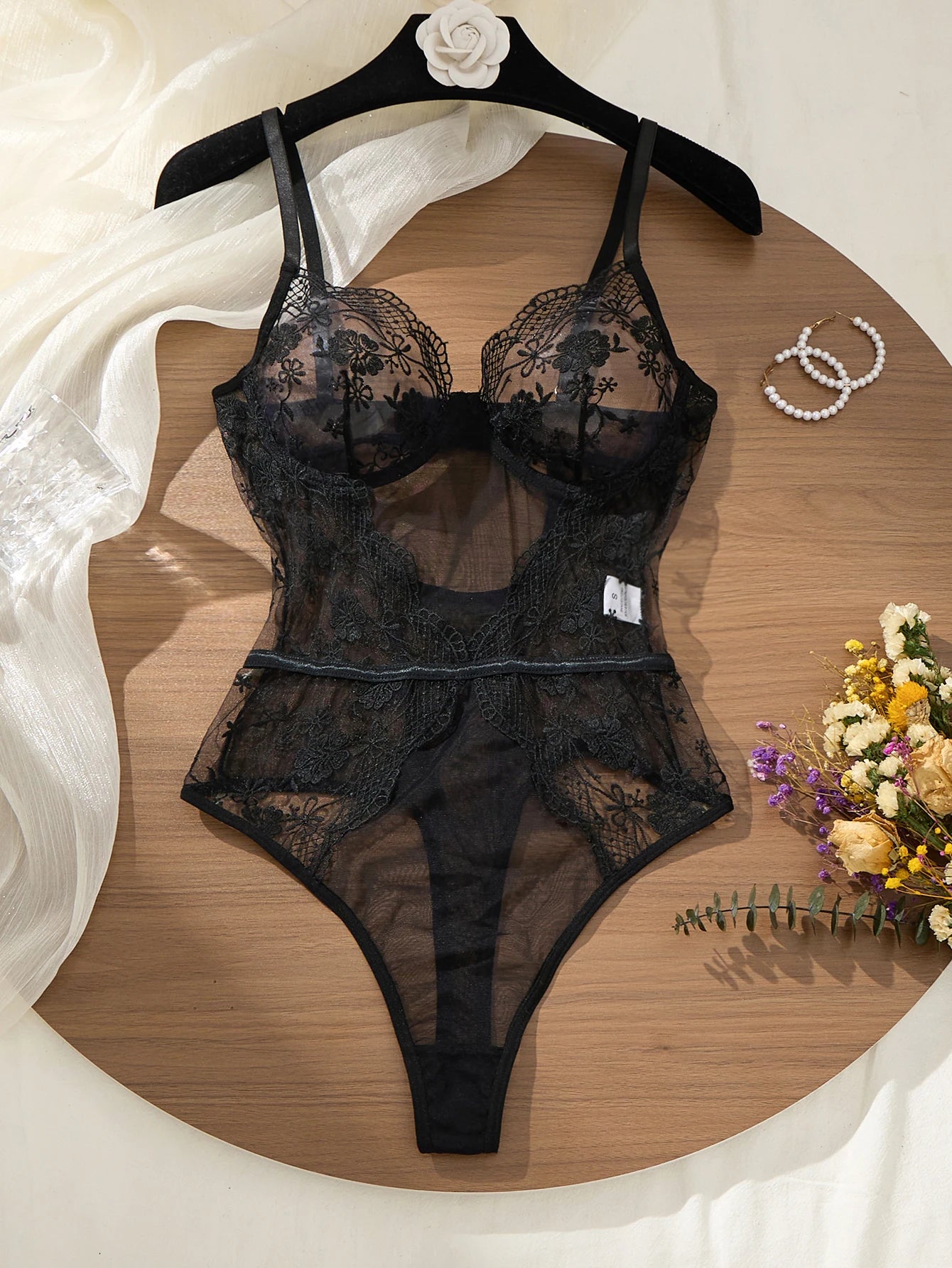 Body Dentelle Noir Brodé Taille Haute Échancré