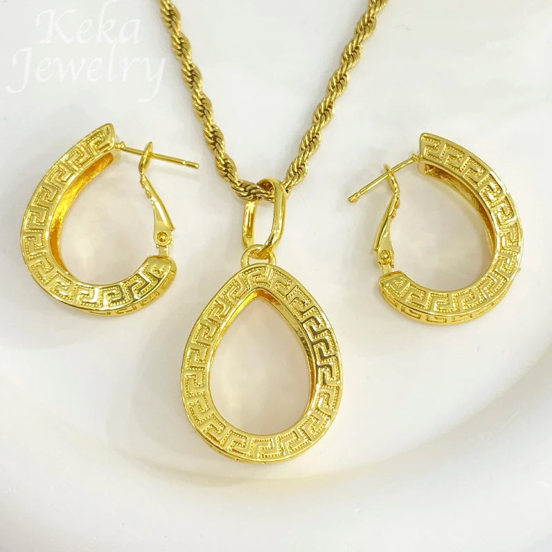 Parure Dorée Pendentif Rond Boucles Géométriques